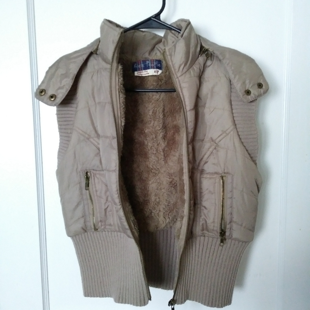 Free People s/p tan vest with removable hood and faux fur inside
